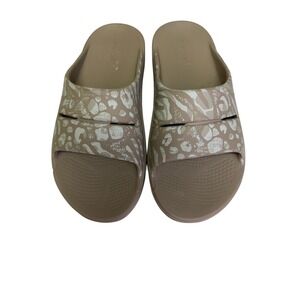 OOFOS  Sport Slide Women Size 8 Taupe Animal Print Recovery Sandal